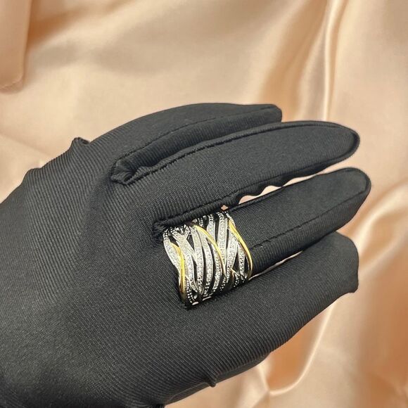 Elegant Diamond & Gold Accented Cocktail Ring - Picture 4 of 6